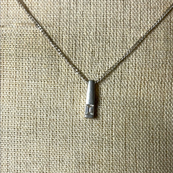 Elegant 925 Sterling Silver Pendant Necklace Cubic Zirconia Accent Stone - Picture 1 of 3